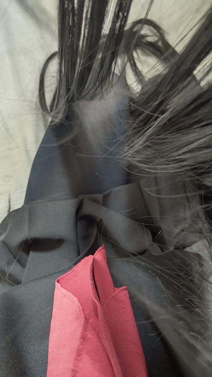 みなさまこんにちは&amp;ご無沙汰しております😃
たぶん本年最後のボストは「私の視界シリーズ」から。せっかくの脚と髪の眺めを独り占めするのはもったいないですからね👍
#女装
#セーラー服
#ロングヘア
#脚フェチ