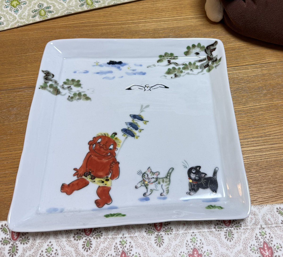 鬼と魚の陶器プレート　鬼　イラスト 昨日、衝動買いしてしまったこのお皿の鬼と猫の絵、作者は誰なんだろう