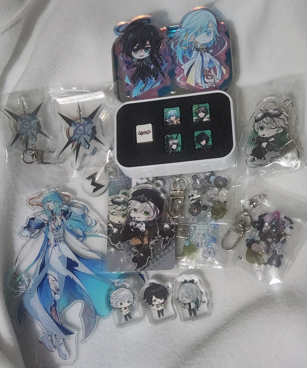 엘소드 아인 굿즈 팝니다
<a href="/ELSWORD_C_GOODS/">엘소드 동인 굿즈 RT봇</a> 
하단 이름, 가격 있습니다

오픈카톡
open.kakao.com/o/s0DCEE8h