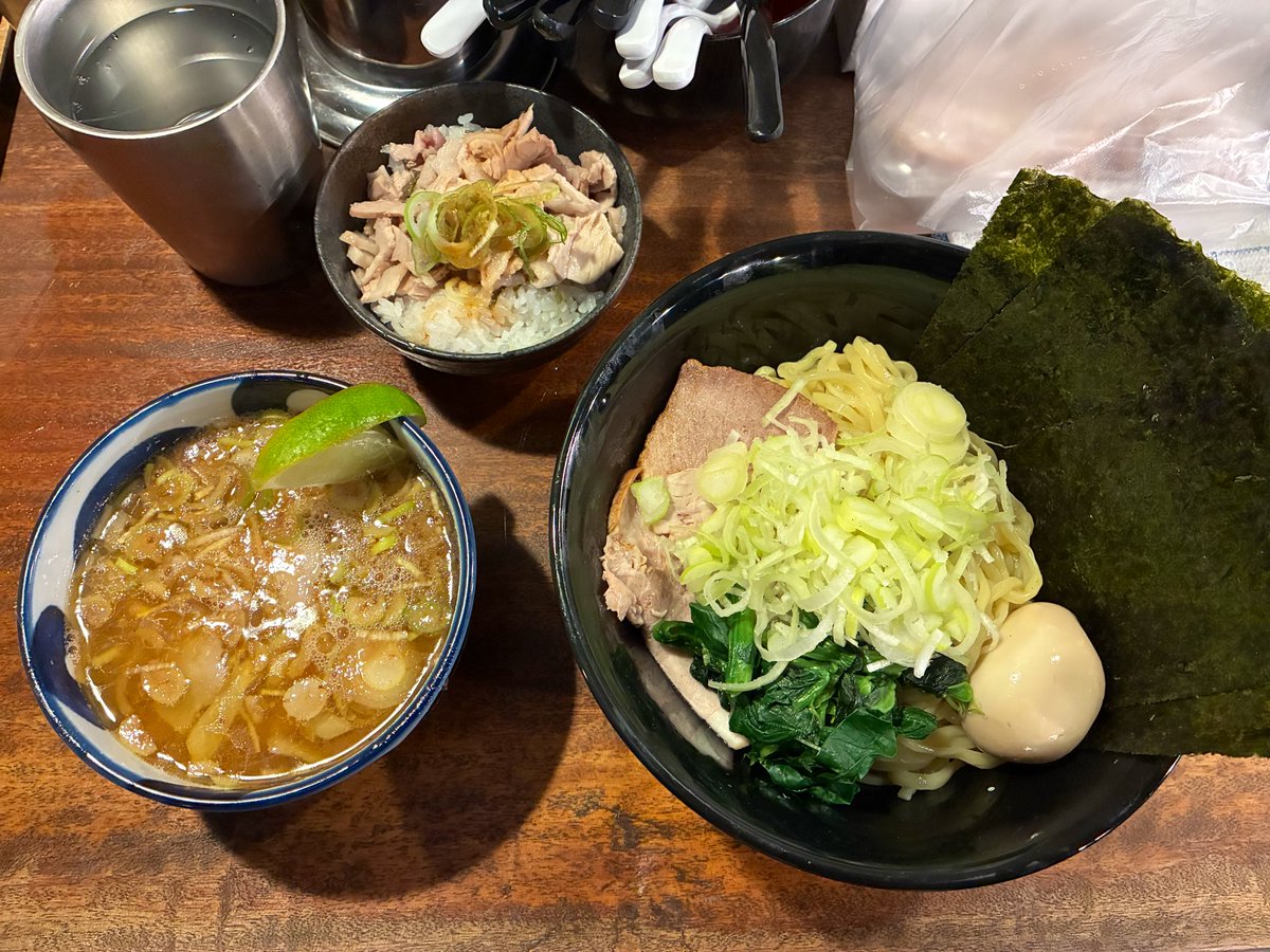 クックらのつけ麺と半チャーシューまぶしをクラウ

今年もたくさん食べた🍜
帰り際良いお年をと挨拶できて良かったし来年もたくさん食べいきます🍜
ごちそうさまでした🍜