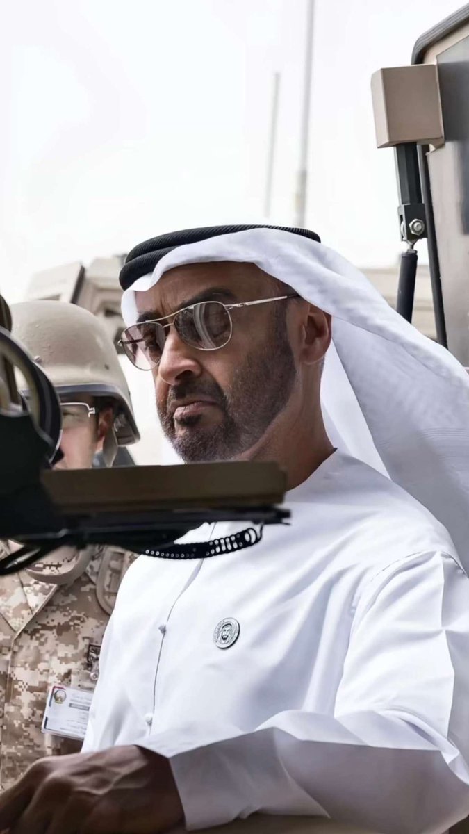 هذا محمد ، هذا الي يركب الصعبة بدون عناد 
هذا الي في دراه الدار محميّة و مأمونة 🇦🇪⚔️