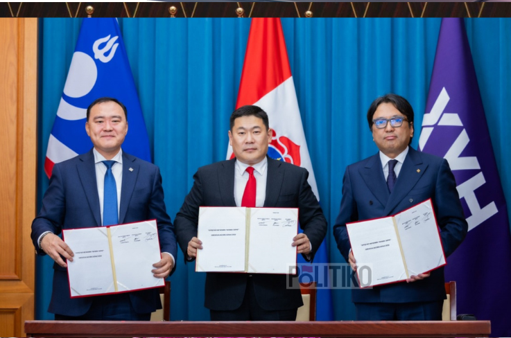 #Politiko #2025ОныОнцлох
Тавдугаар сард урд хөршид гэрээ байгуулж явахад нь  Л.Оюун-Эрдэнийн Засгийн газрыг огцруулах галт тэрэг ер нь хөдөлсөн байв. Түүний хүүгийнх нь  найз охиндоо өгсөн үнэтэй бэлэгнүүд сошиалд шуугиан тарьж, “орлогоо нотол” шаардлага идэвхжиж, улмаар “Огцрох