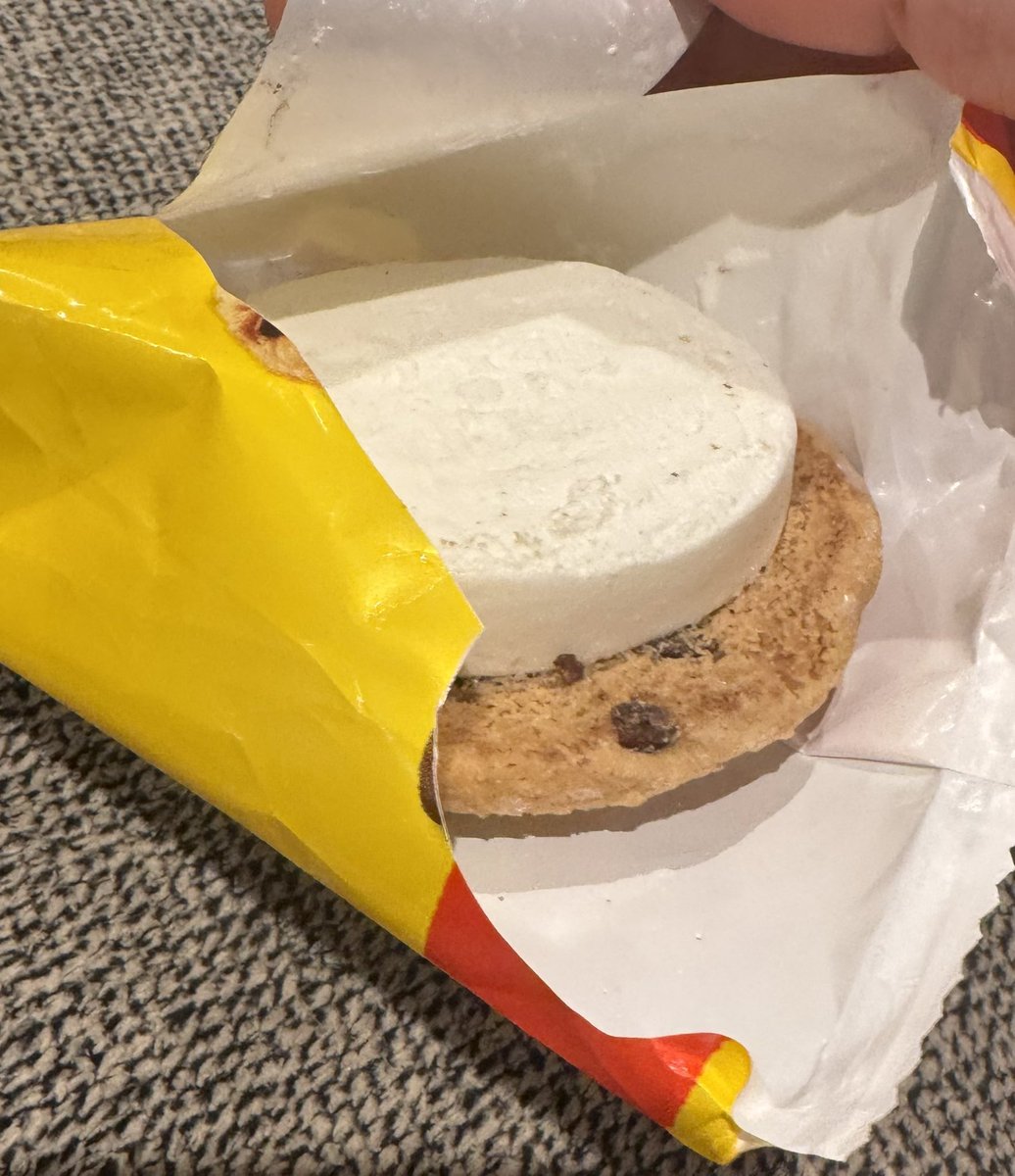 nicelederhosen's tweet image. Hey @NestleUSA you owe me one cookie