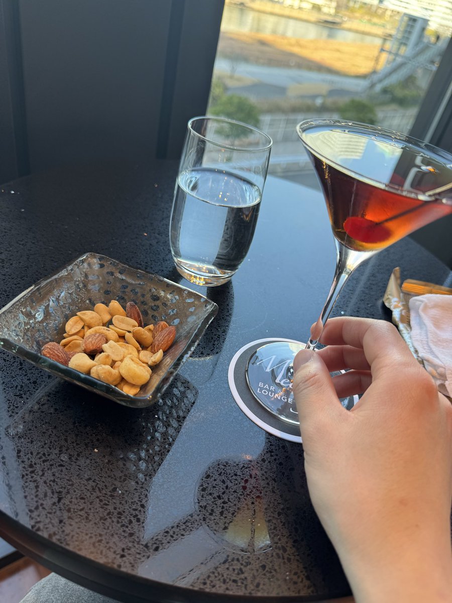 tomo1686's tweet photo. 昼間から飲むお酒おいしい https://t.co/g2muFmdMv5