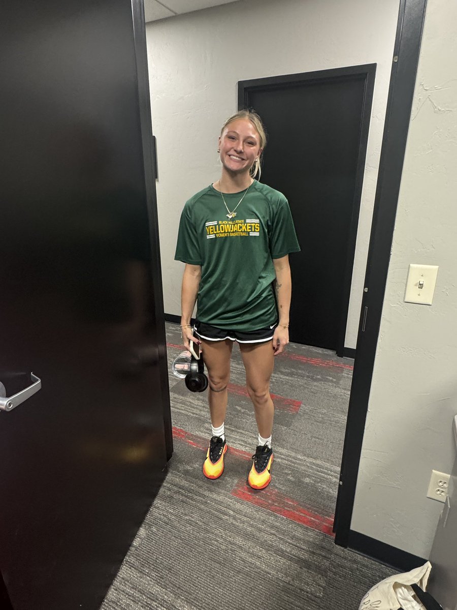 Lisa Van Wyk tweet media