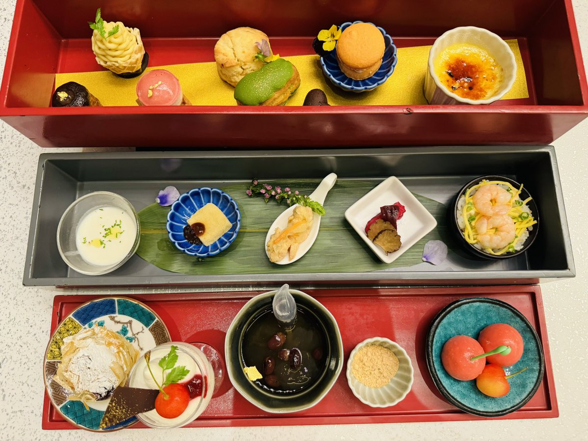 ずっと行きたかった金沢に行けて、しかもひとりアフタヌーンティー経験できて嬉しかった❤️
年1くらいで国内旅行もいいなって思う😊

2025年の思い出📷