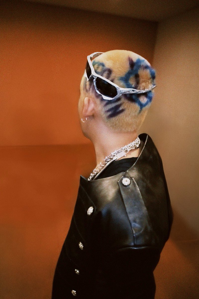 251230 choi hyunsuk weverse post ✨ #최현석 

🦔: 7C // OFF STAGE