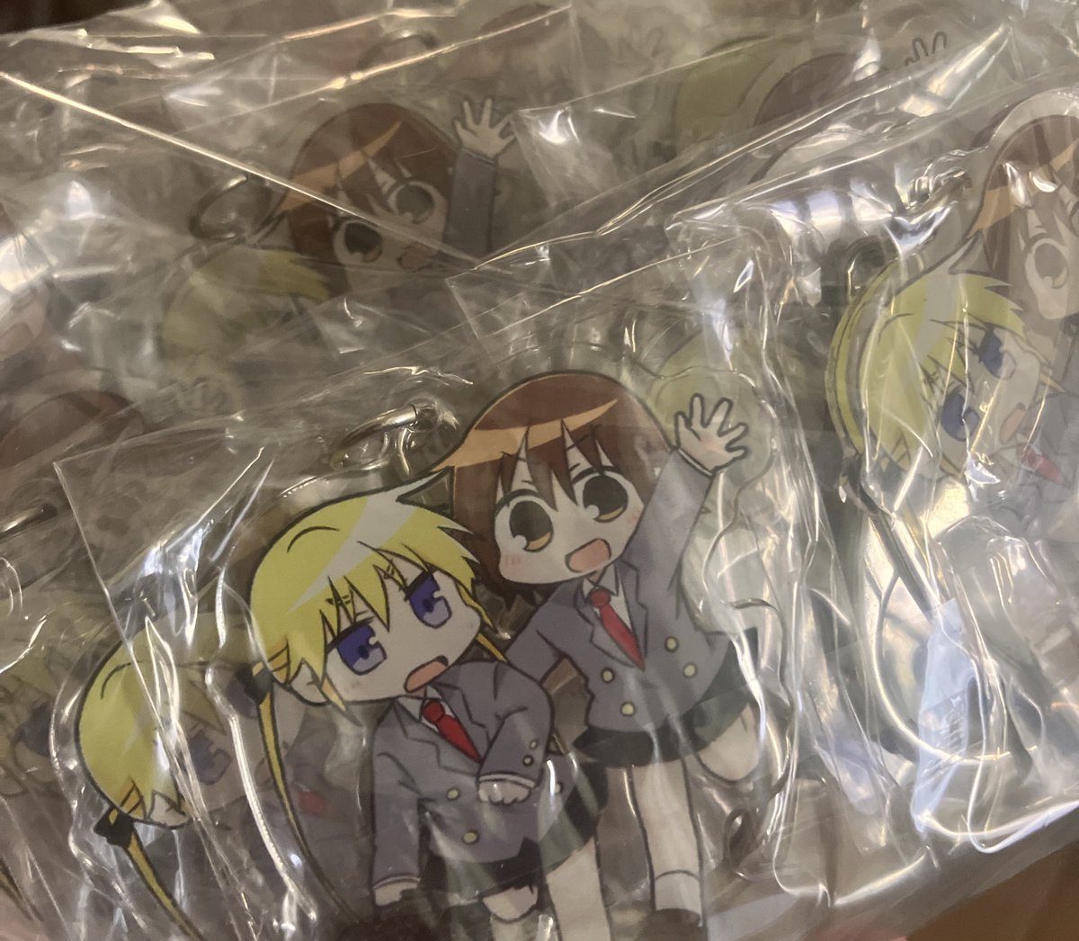 折部やすな ,ソーニャ(キルミーベイベー) 「昔作ったキルミーのアクキー山ほど出てきた」|たそがれ＠キャラットゲスト掲載中🥕のイラスト