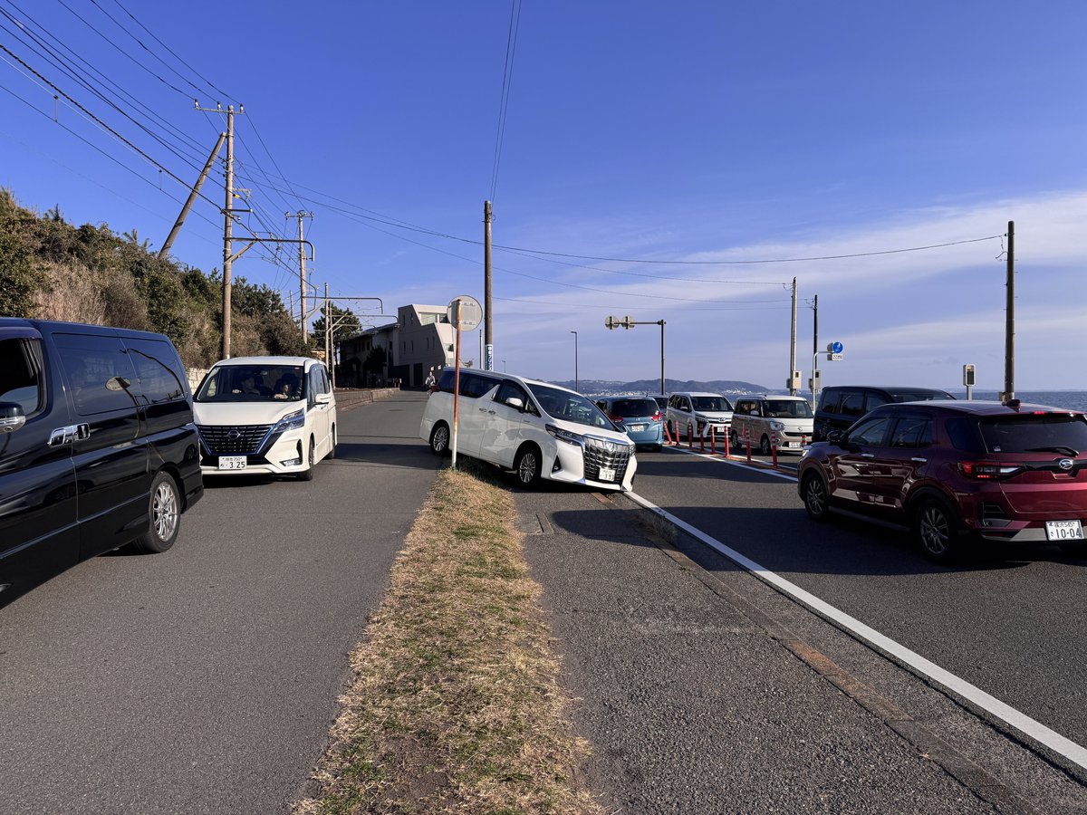 nassy0708's tweet image. 坂下でありえないショートカットで134号線に出る車。神奈川県警ちゃんとパトロールして欲しいわ…