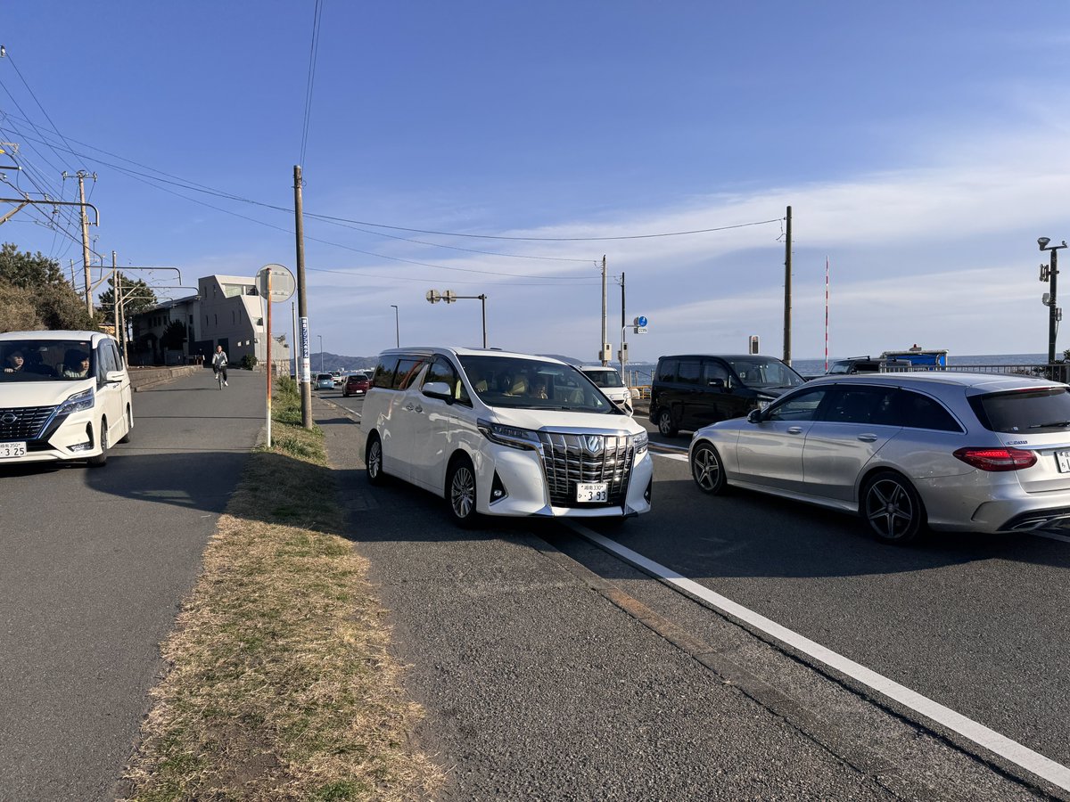 nassy0708's tweet image. 坂下でありえないショートカットで134号線に出る車。神奈川県警ちゃんとパトロールして欲しいわ…