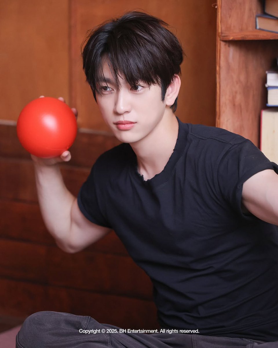 JustForJinyoung's tweet image. 251230 BH Entertainment IG post

𝗕𝗛𝗜𝗡𝗗 𝗦𝗛𝗢𝗢𝗧
‘Flip Days‘ Season Greeting Filming Site 
instagram.com/p/DS4AVbPD6KW/…

#Jinyoung #진영 #박진영 #GOT7 #갓세븐 @JINYOUNG @GOT7Official @jinyoung0922_jp