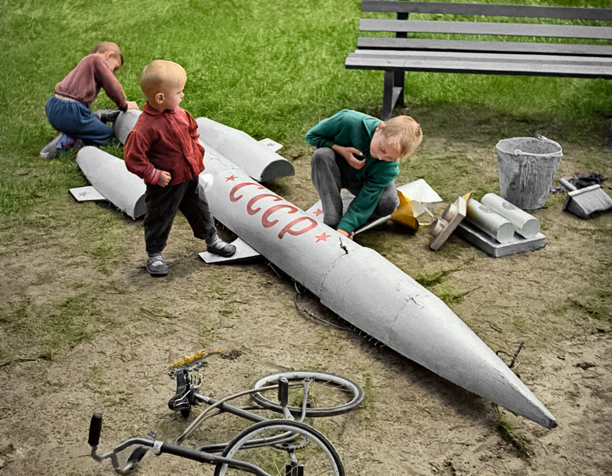 sovietvisuals's tweet image. Soviet kids, 1962.