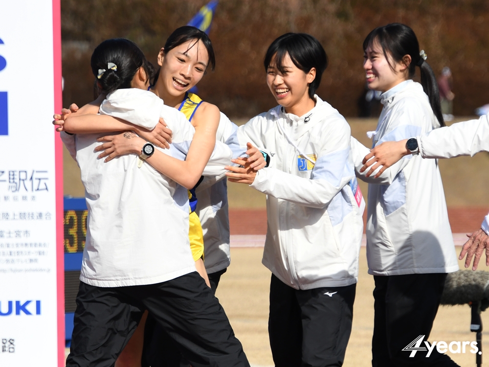 4years_media's tweet photo. 【#富士山女子駅伝】
優勝🏆#城西大学（2時間22分36秒）
全日本大学女子駅伝との「二冠」達成！
（撮影・井上翔太）
@ekiden_josai 

4years.の陸上記事はこちら⬇️
https://t.co/q61eb3ce1N https://t.co/kZS0S23iMF