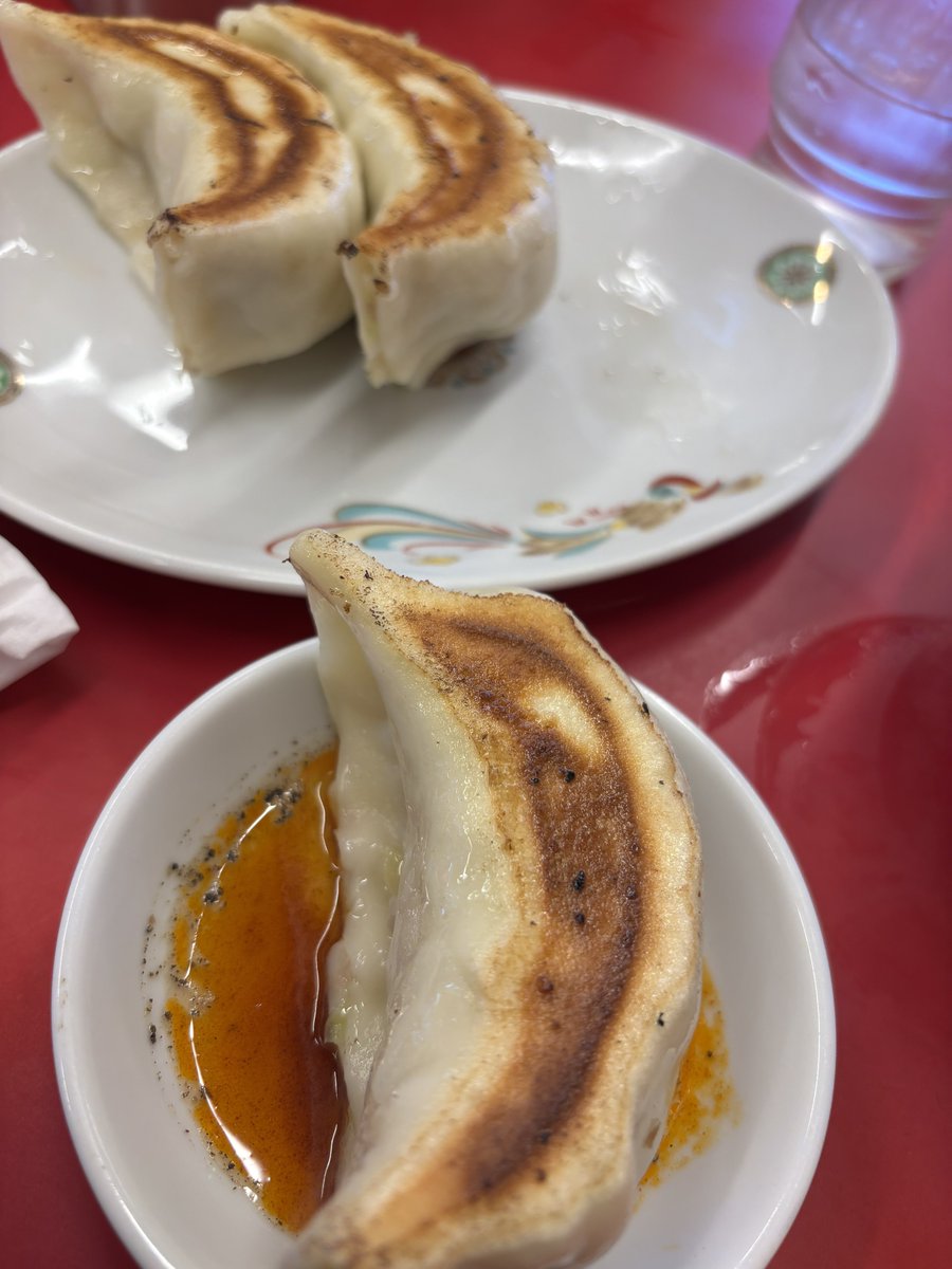 小山市にある一品香のラーメン1100円。ジャンボ餃子3つ350円。大変美味しくいただきました。