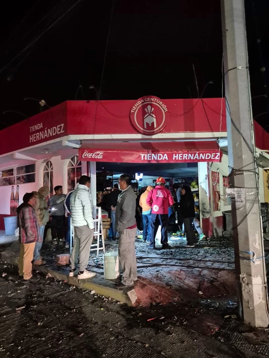 🔴#AlMomento Explota pirotecnia en Ixmiquilpan 

Un establecimiento comercial almacenaba pirotecnia en la localidad de Panales, en el municipio de Ixmiquilpan.

Según reportes preliminares, 2 mujeres resultaron heridas.

#ADN #ElADNdeLaInformación