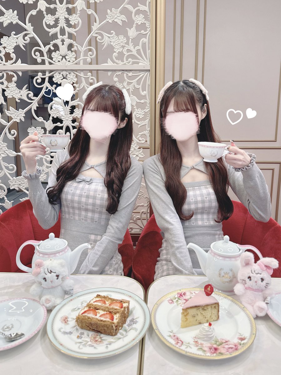 グレーって、ラブリーな服も一気に着やすくなる天才カラーすぎるჱ̒