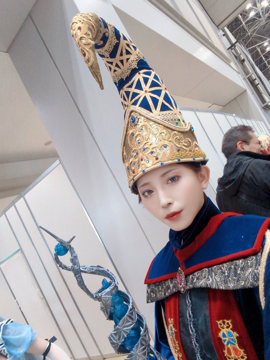 レナラ遅報🌕️👑
顔面グリッターマシマシ✨で来た！
#C107_cos