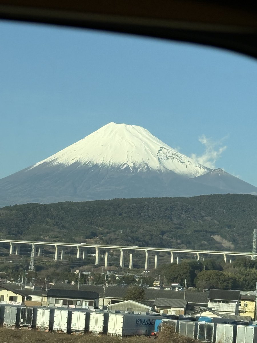 ap7ia3n3ibNPw2J's tweet photo. 今日は日帰り弾丸横浜〜😆
#PROFESSIONALISMS
#ストーミーマンデー
万作さん、バースデーライブです🥰
盛大にお祝いして来まーす❣️
富士山も綺麗に見えたし、いい事あるかなぁ💕💕💕 https://t.co/NaVoqLNHnw