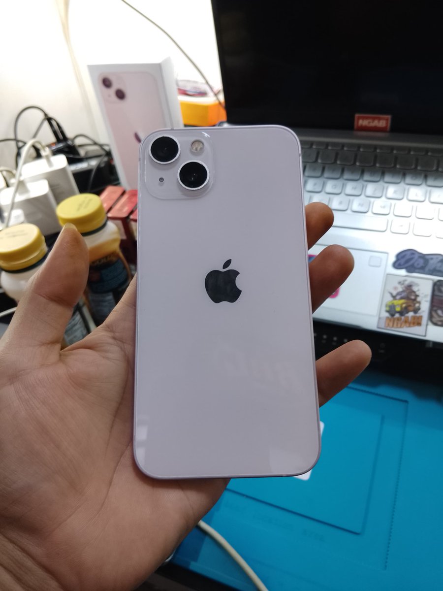 syfdibaa's tweet photo. WTS want to sell iphone 13 256gb ex ibox 
- fullset orian no minus 
- sinyal all operator 
- fitur on semua (face id, true tone, kamera depan belakang jernih)
- bh 76% masih awet orian
- jual 8.000.000
- bisa cod / toko oren / ekspedisi 
dm yaa 

wts wtb iphone 13
#zonauang️ https://t.co/742Cpj5whp