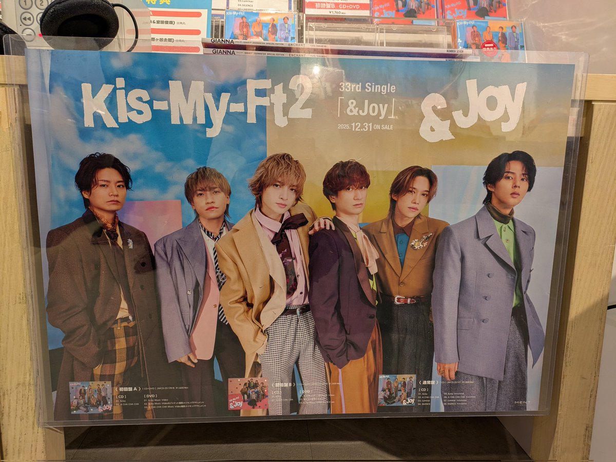渋谷HMV こじんまりしてるけど下のポスターは屈めばめっちゃ撮り