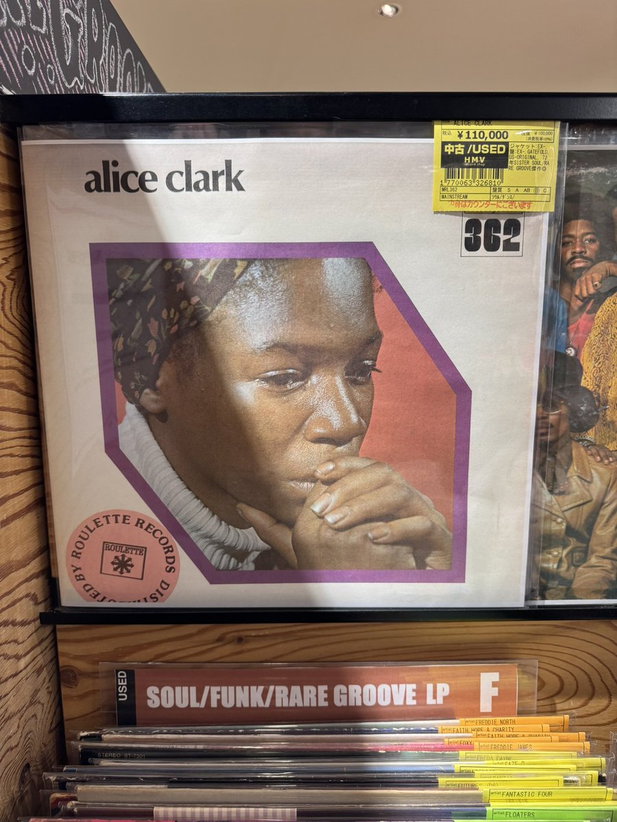 某レコ屋にて11万。CDで1500円くらいが平均、サブスクなら月980円