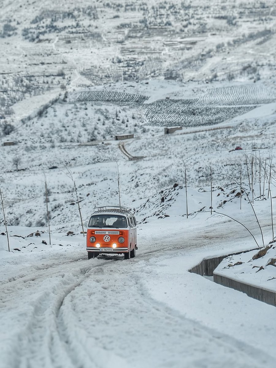 layalmasri12's tweet image. المنظر بس ب لبنان بتشوفو❤️❄️⛄️
#صباح_الاجواء_الحلوه