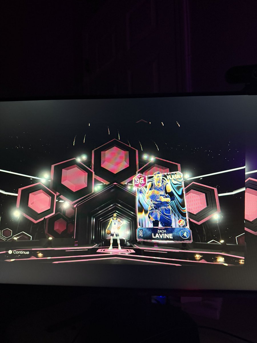 LimitedSTT's tweet image. Out of a flash exchange pack????
BIG W !!! LETS GOOO 
Since I was not gonna get the GO Julius …..

#NBA2K26 #Myteam #PackLuck