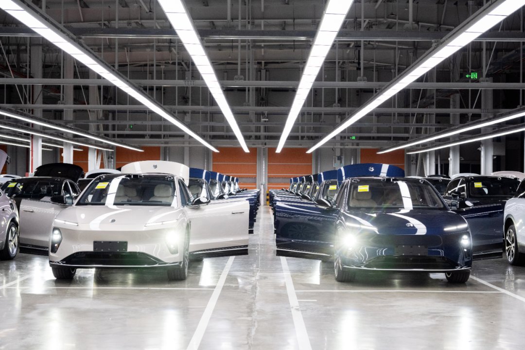 HefeiChina's tweet photo. From January to November, #Hefei rolled out a staggering 1.25 million new energy vehicles, more than any other city in China. #MadeInHefei https://t.co/qzGSuRrerc