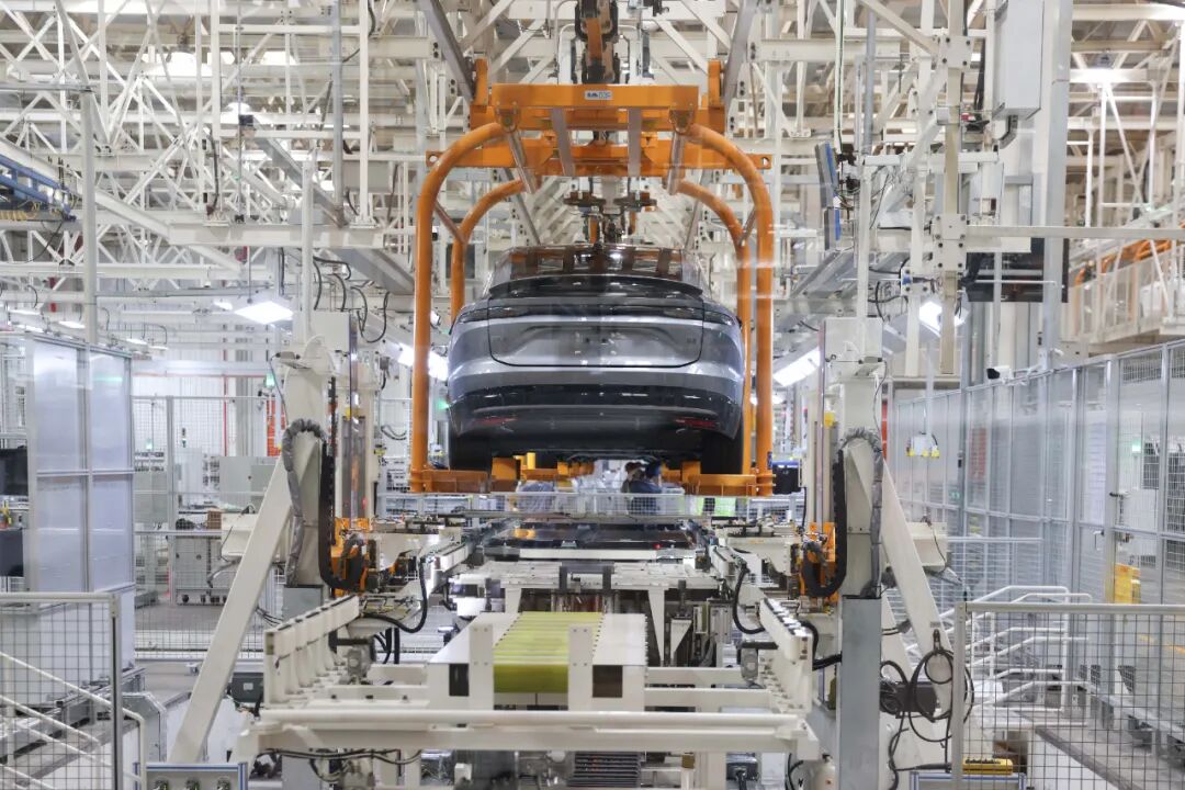 HefeiChina's tweet photo. From January to November, #Hefei rolled out a staggering 1.25 million new energy vehicles, more than any other city in China. #MadeInHefei https://t.co/qzGSuRrerc