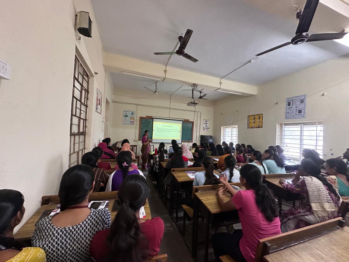IMSE_MU's tweet image. Outreach | IMSE
Dr. Jyothi Basu Yerramadha engaged with students at Sarojini Naidu Vanita Maha Vidyalaya (15 Dec) and A.V. College (16 Dec) through talks on career development and learning strategies, also introducing the MA Education programme at IMSE.

#IMSE #MahindraUniversity