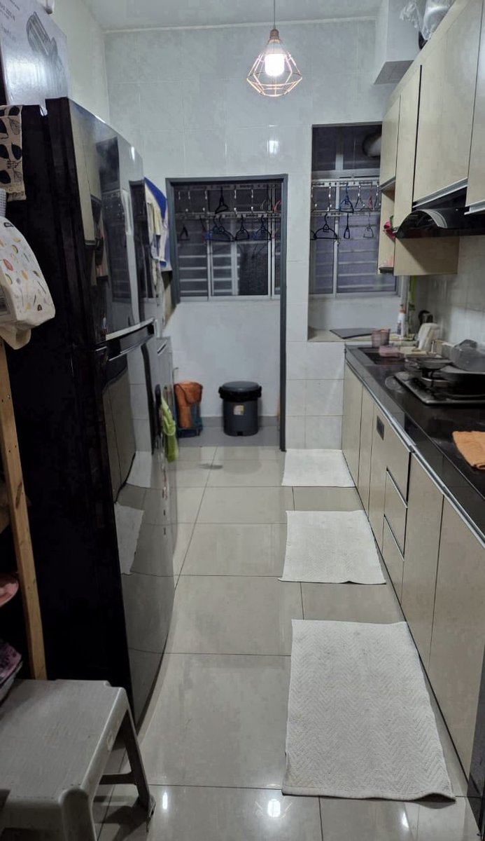 izzketambola's tweet photo. For Sale Apartment Dahlia Impiana Bandar Baru Salak Tinggi Sepang. *Price RM320k*
* Freehole
* Level 2, ada lift &amp; 2parking (1parking berbumbung)
* Renovated - Full Kitchen Kabinet
* Keluasan 900sqft
* ada balcony 
* ada taman permainan &amp; pengawal keselamatan
019-2728 421 (Izz) https://t.co/6l3VHD19uc