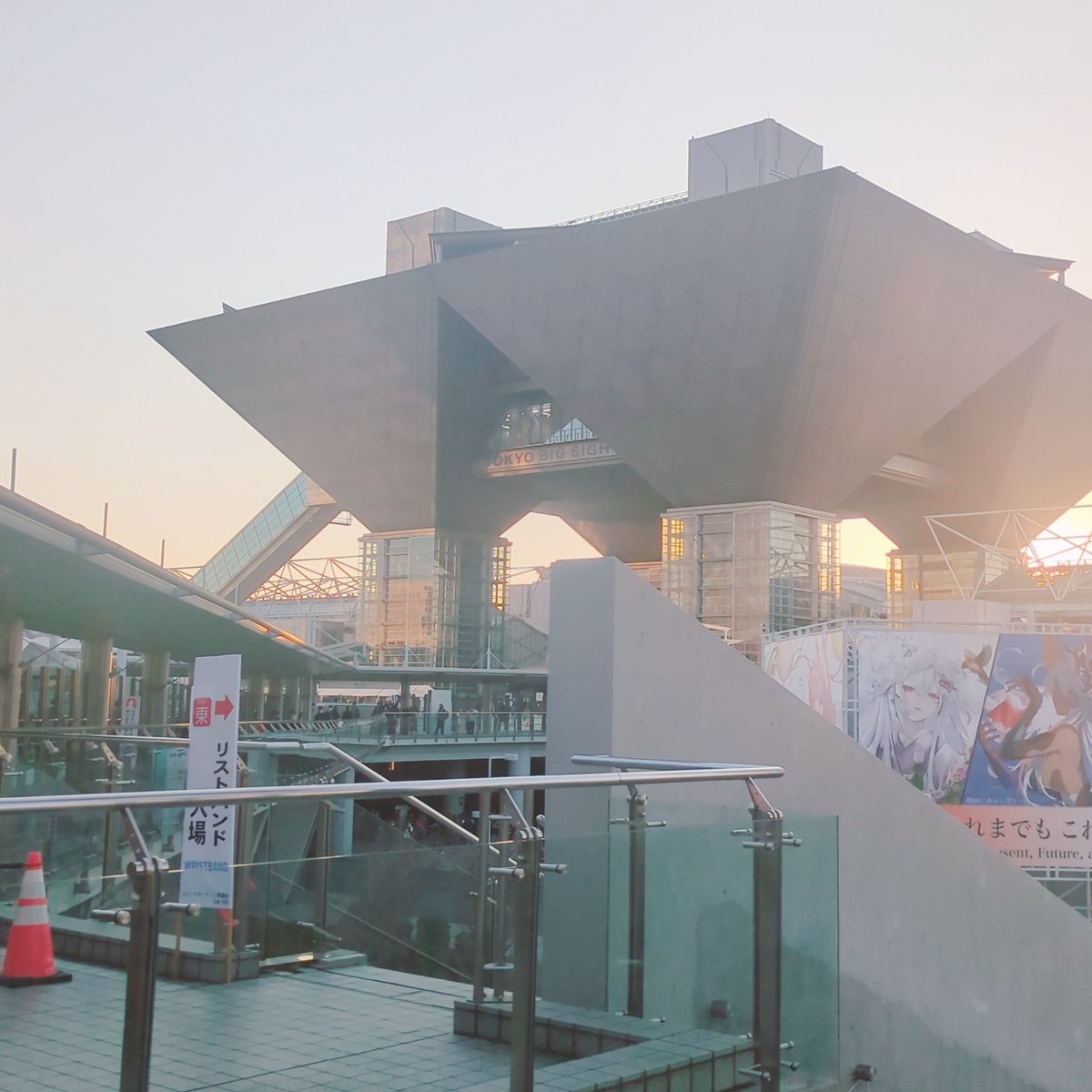 mana__Aimer's tweet photo. コミケ実は来てたんです
サークル参加で https://t.co/XJxZuuSFmt