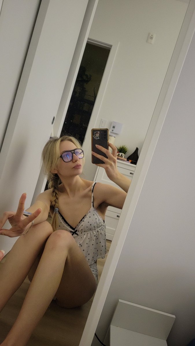 meaadobe's tweet image. Felt a lil thinspo 🤏