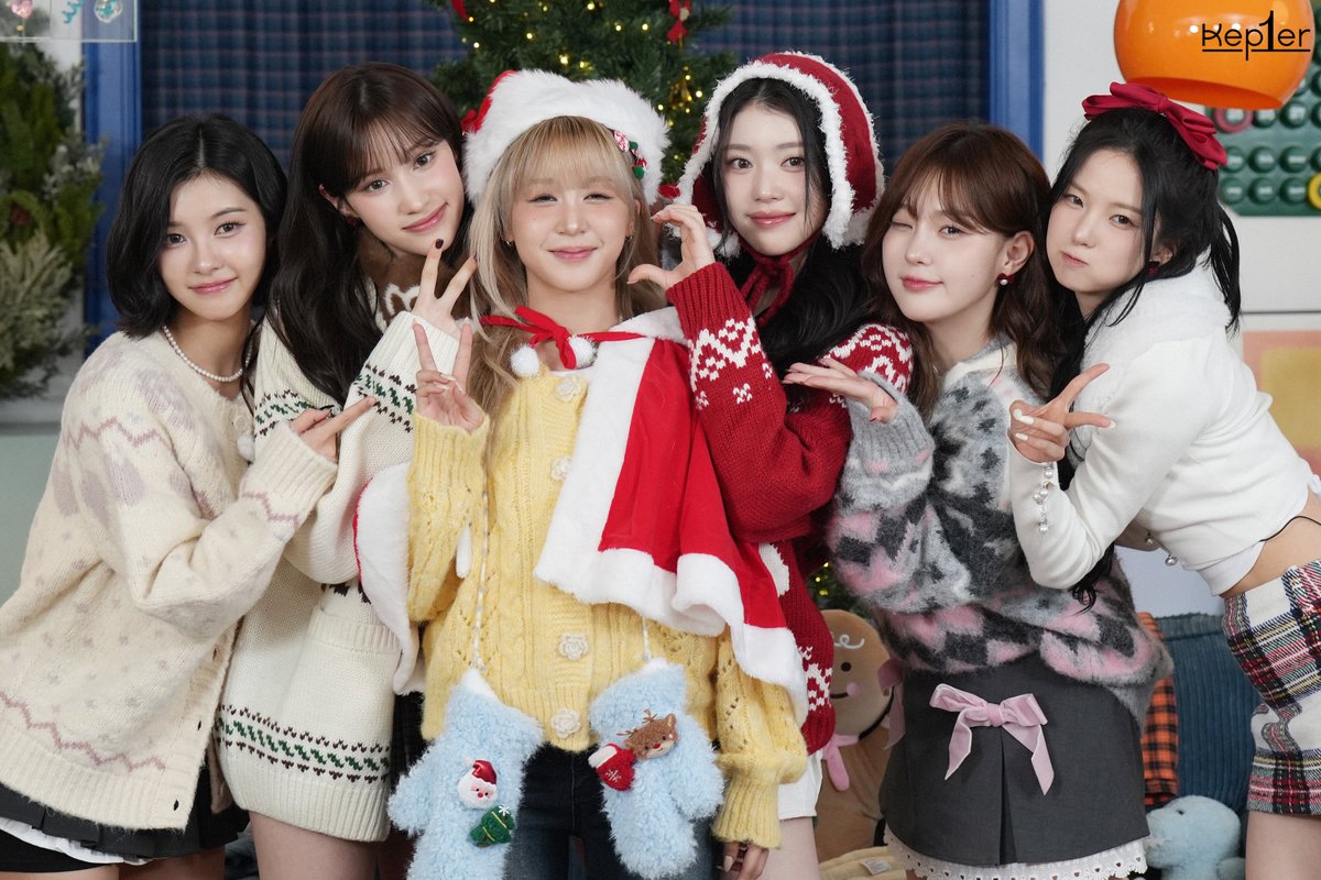 please take care of christmas behind photos 📸 #Kep1er #케플러