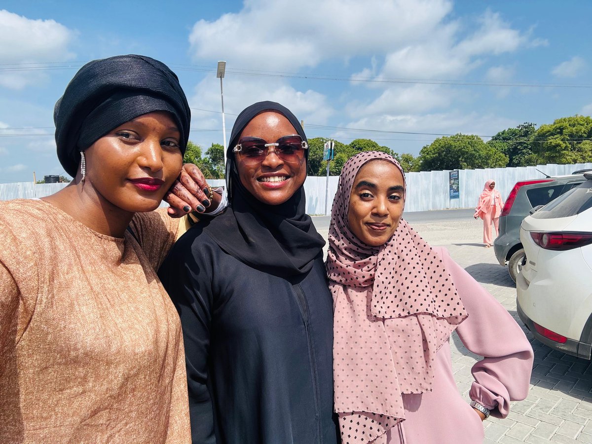 Good energy &amp; good vibes. Glad I finally got the chance to meet these two comrades. Aluta continua <a href="/Honeyfarsafi/">Hanifa 🇵🇸 🇵🇸</a> <a href="/fit_ermined/">Shakira Wanjira Naliaka Wafula</a>