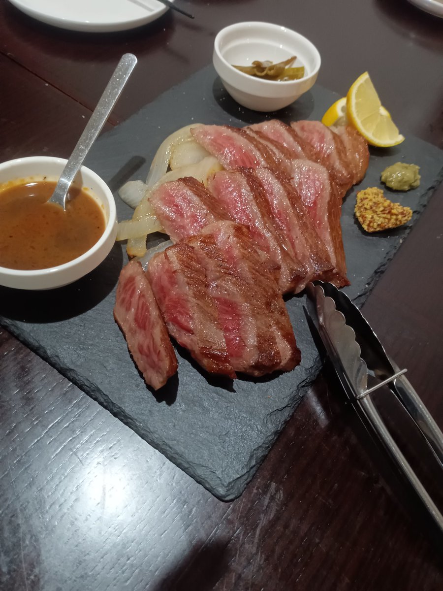 最終日のディナー営業ですが、、、
18:30〜とさせてください🙇

美容室なんです！
私用です、、、
すみません。
よろしくお願い致します🙇