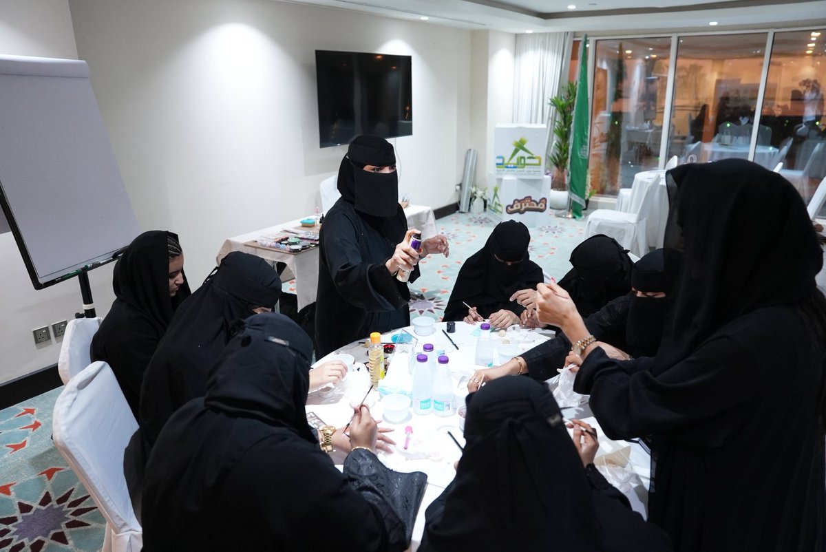 أسرار المكياج وكيفية تشكيل الشخصيات الخيالية والجروح والتجاعيد ومدى ارتباطها بالإضاءة المسرحية في ( دورة المكياج المسرحي ) المدعوم من <a href="/asfgovsa/">صندوق دعم الجمعيات</a> ضمن برنامج #مُحْترَف  .. 

<a href="/MOCPerformArt/">هيئة المسرح والفنون الأدائية</a> <a href="/MOCSaudi/">وزارة الثقافة</a> <a href="/ncnp_sa/">المركز الوطني لتنمية القطاع غير الربحي</a>