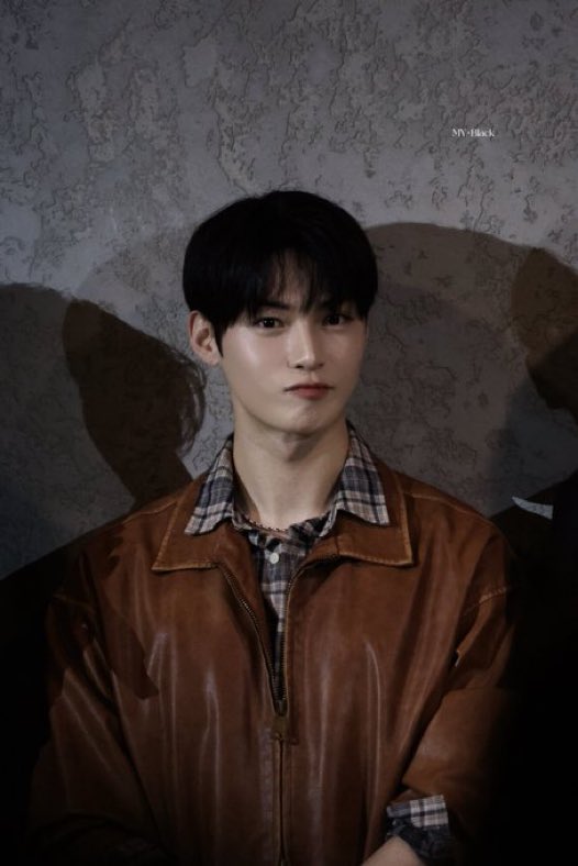 _iluvc's tweet image. هانقيوم المعنى لكلمه وسيم