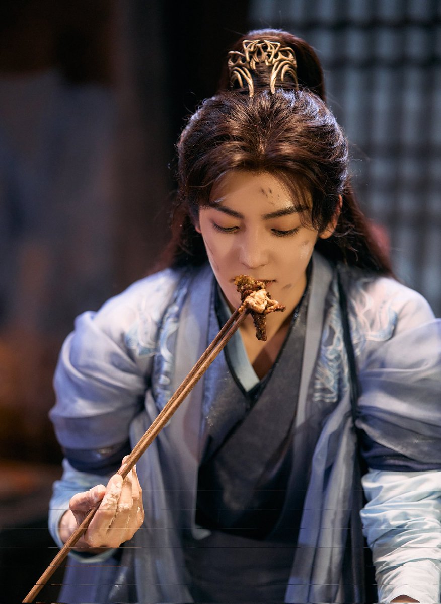 htmloz's tweet photo. พ่อครัวหงเย่มอมมาก

#โหวหมิงฮ่าว #HouMinghao 
#เซียวเหยาพลิกชะตาราชาปีศาจ https://t.co/hWgA7bH2rC