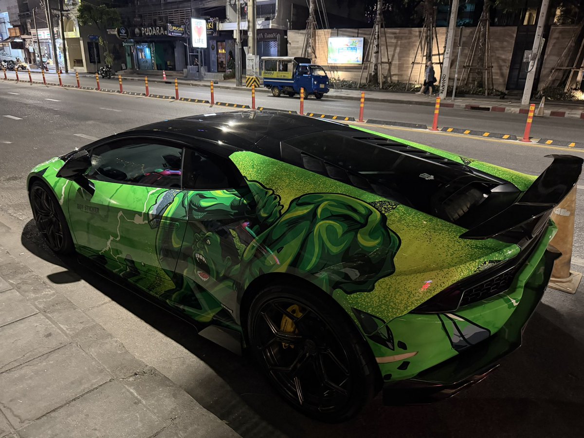 NaohitoS15's tweet image. こっちだといくらで買えるんだ🙄
バンコクでよく運転出来るよな、
道ガタガタだし、運転も荒いのに😇