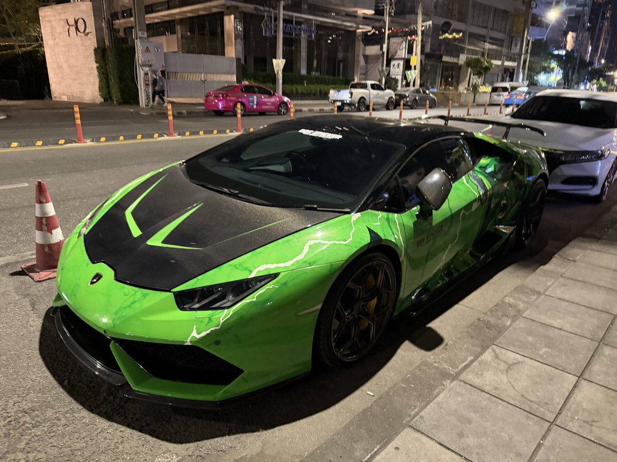 NaohitoS15's tweet image. こっちだといくらで買えるんだ🙄
バンコクでよく運転出来るよな、
道ガタガタだし、運転も荒いのに😇