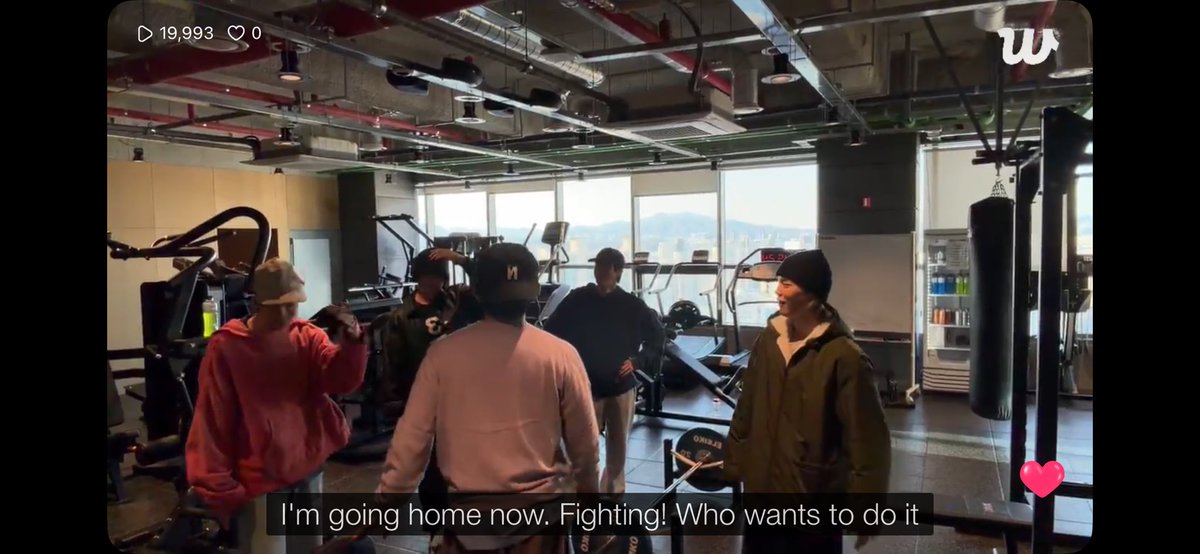 seokjinbit's tweet image. TAEHYUNG WENT LIVE AGAIN WITH JUNGKOOK, HOSEOK, NAMJOON AND JIMIN BUT NOW THEYRE IN THE HYBE GYM