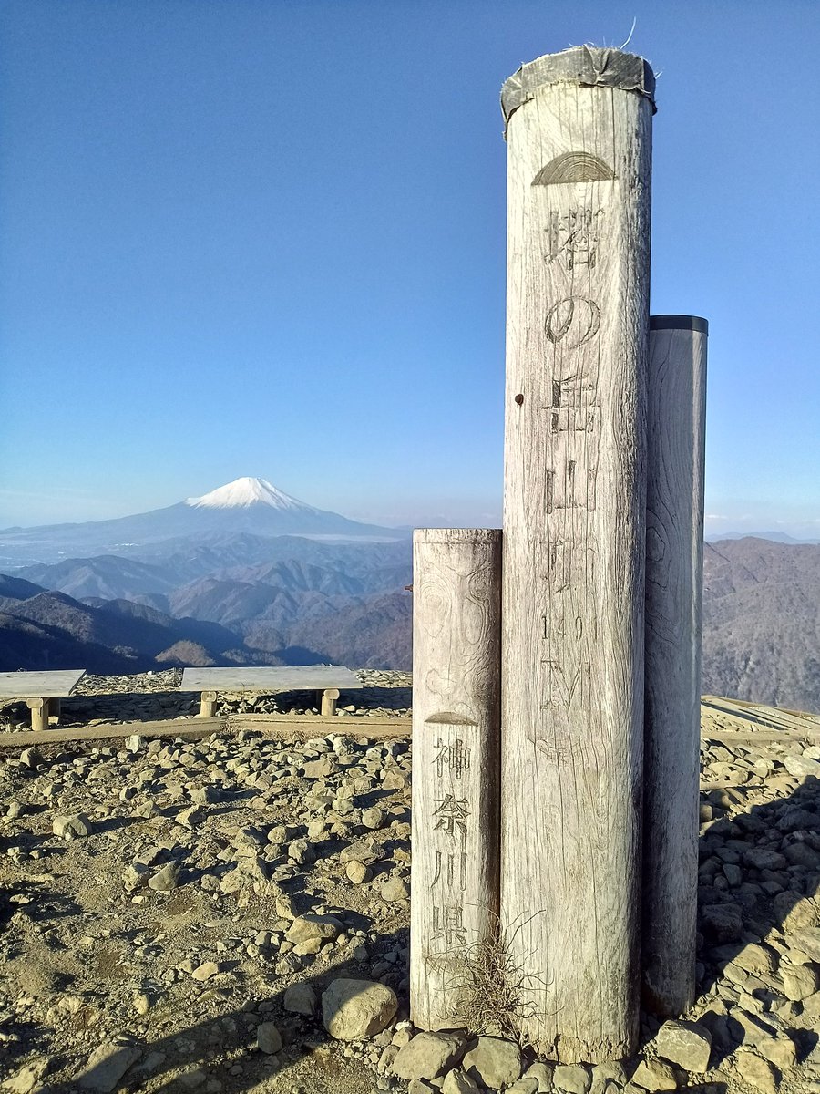 Senba_39's tweet image. 今日も塔ノ岳の木道に溜まった土剥がし。
50人くらいからありがとうを言われて気分が良いです。
そして何よりビールが美味しい😆