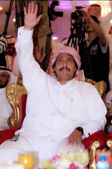 صلف الهوى ماحركت راسي الصلف
لين اتحرّك كعبه الله ل برلين 

اشوف يدي بندق وساعدي شلف
دون القنازع مانشدت مغزى وين

خفّو تحت خفه ياهل سبعه وزلف
ي تلئبيب الذل عاشت فلسطين 

انا فداوي لابتي ومحتمي الف 
وبمحمد ابن الذيب الفين الفين

 #محمد_بن_الذيب