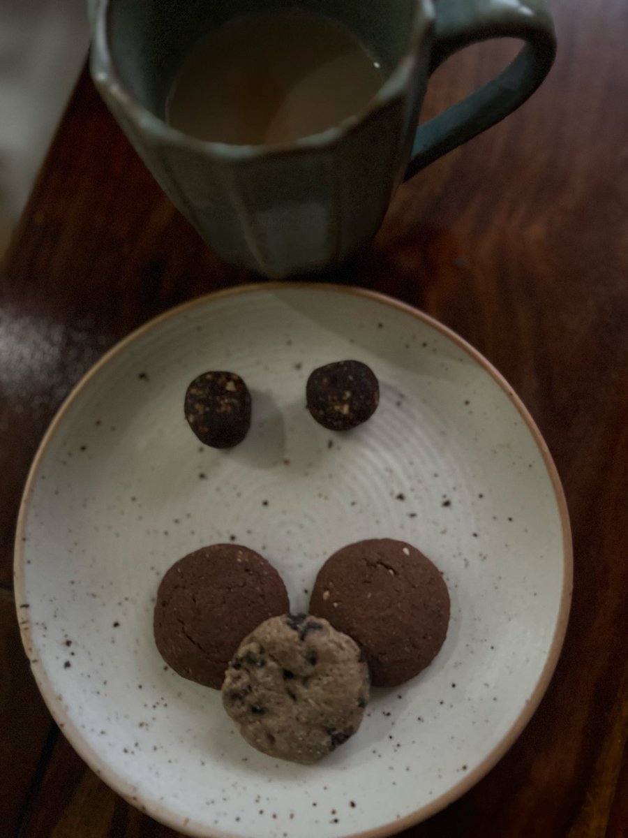 asase_art's tweet photo. Morning fun with masala tea and cookies.🥰
#winterthings https://t.co/HJ07eHgITv