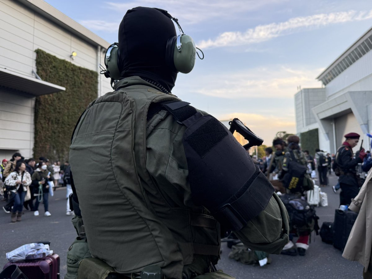 #C107_cos
初日は初出しMGSVGZのMSF兵やってました！初めてやるコスプレは楽しかった…！
明日もDD山猫兵で参戦予定❗️