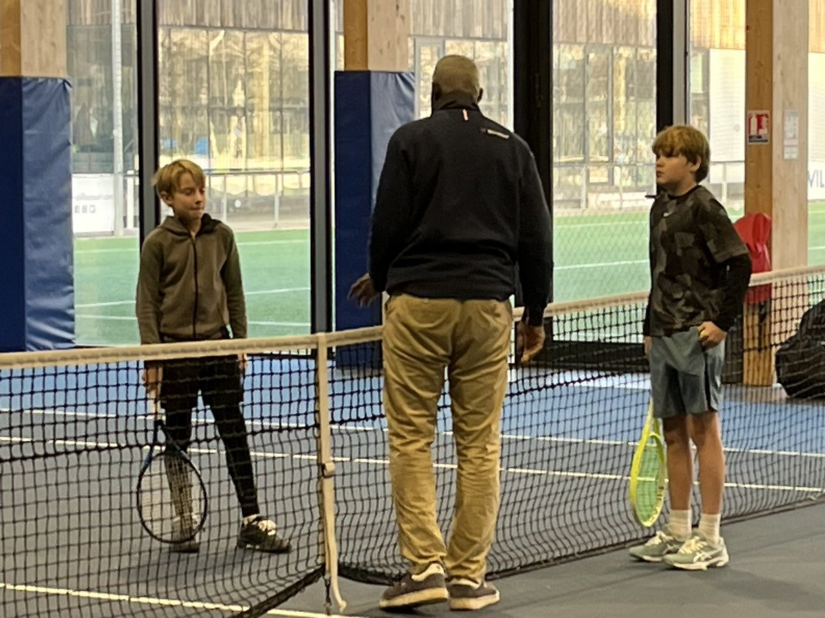 ericsalliot's tweet photo. L’Open 12 ans du @TCBBtennis débute ce mardi. Les mômes rêvent d’inscrire leur nom au palmarès. Jules Haehnel, qui aura 11 ans le 2 janvier, est en piste face à un Estonien. #tcbb https://t.co/vHlzyOXT54