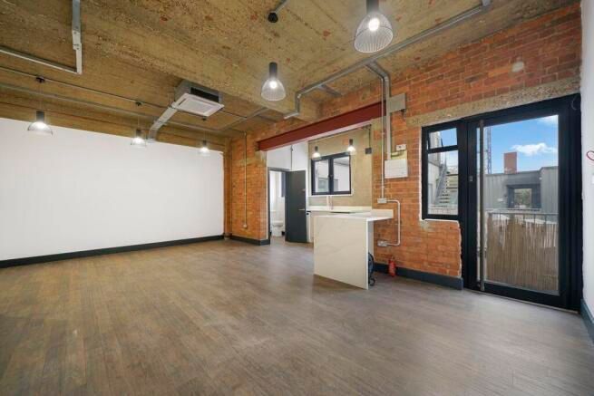LookProperty's tweet image. TO LET 🏡

White Post Lane, Hackney 📍

£2,000pcm 💷

- Exposed Brick decor
- Newly Refurbished
- Air Conditioning
- New Kitchen &amp;amp; Shower Room

rightmove.co.uk/properties/168…