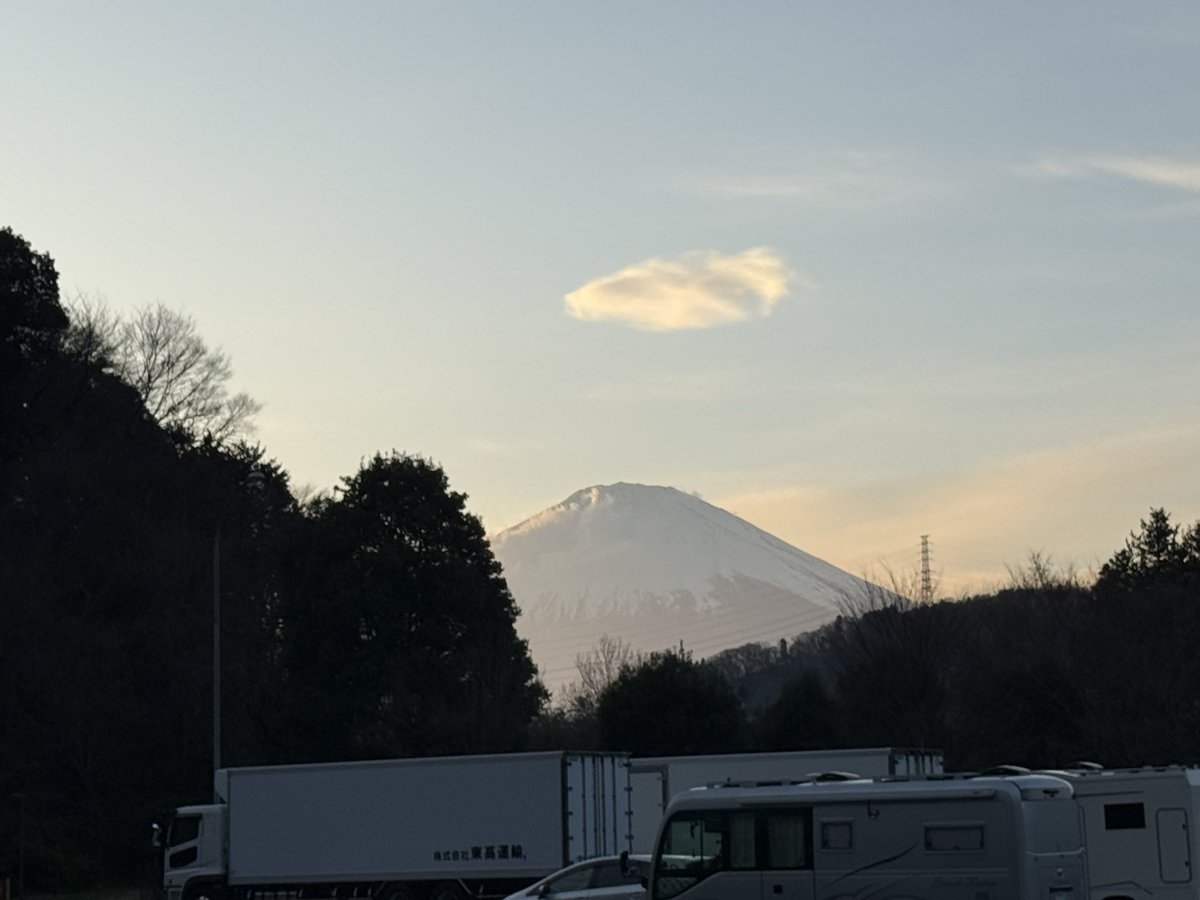 今年は体調不良が続いて、6回の入院😭
来年こそは週3配信をしたい！！

厄祓いに箱根のヤンデレの神様に行ってきます

<／^o^＼>ﾌｯｼﾞｯｻｱｱｱﾝ!
映ってるクルマノドレカガワタクシノ🚙💨
あ、明日スターリンク開通するよ。上手く行けば配信できるよ。
 #おやすみVTuber 
 #おやすみVライバー