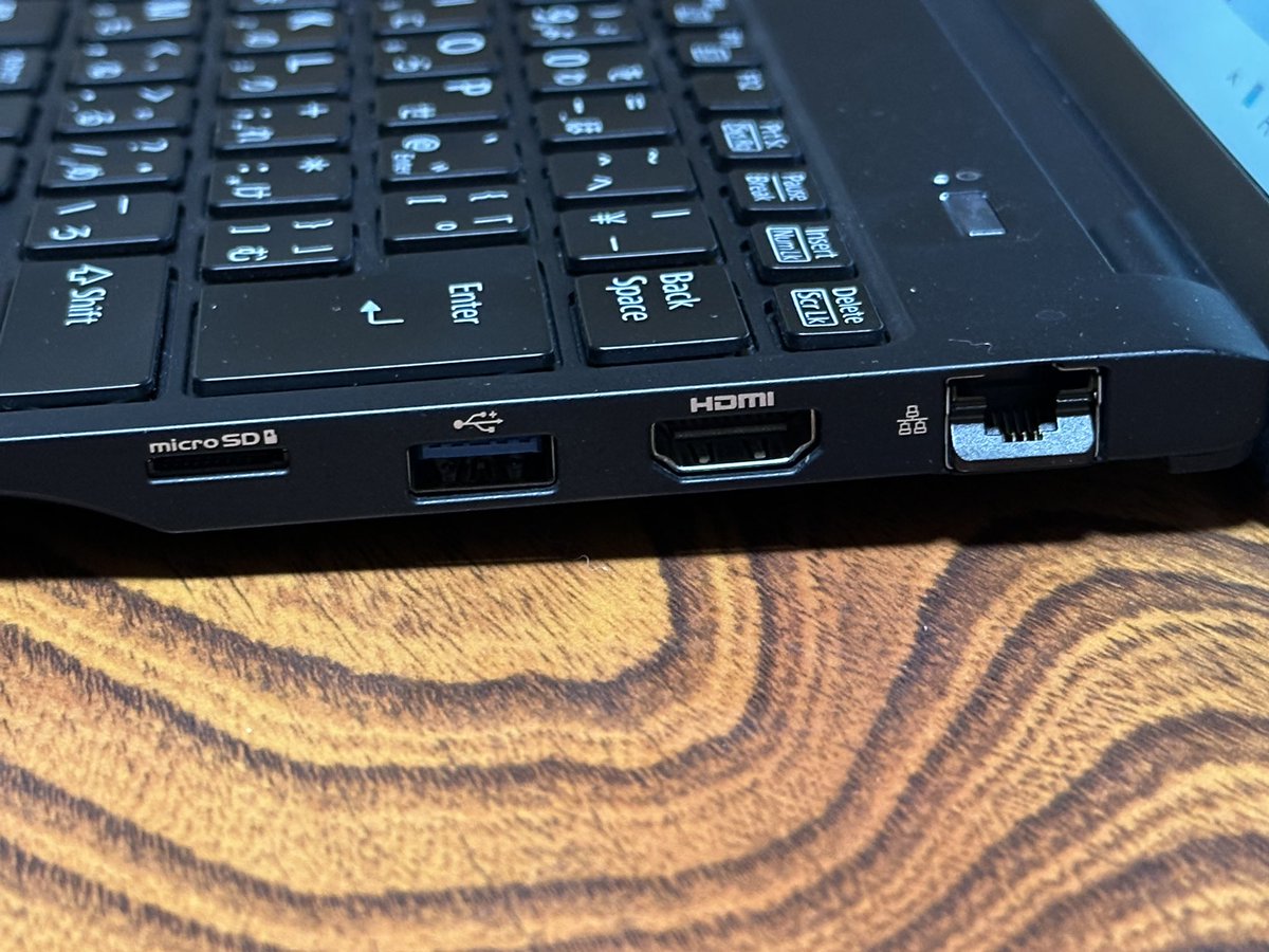 SK_TECH_'s tweet photo. USB TypeA、TypeC、HDMI、LAN全部ついてて800g以下なの最高過ぎる https://t.co/e7mllM621X